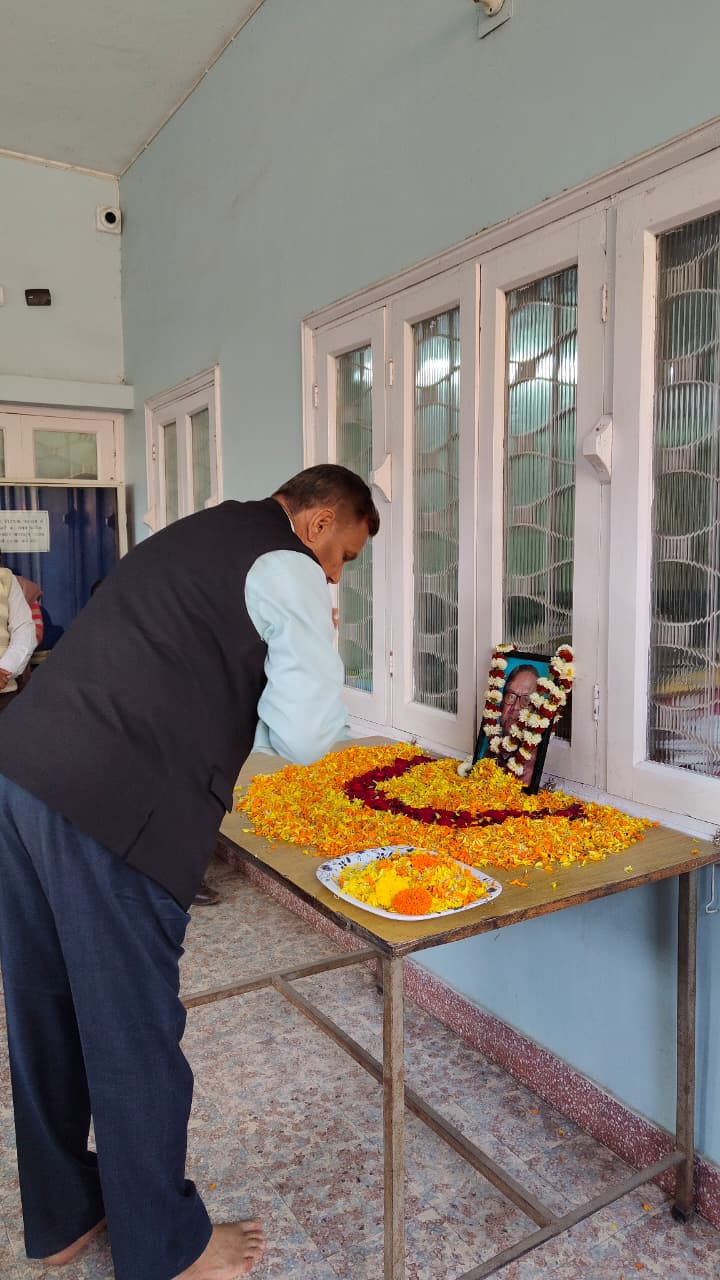 वन निगम के पूर्व कर्मचारी स्वर्गीय श्री सत्यनारायण मंडल जी के निधन पर शोक सभा का आयोजन